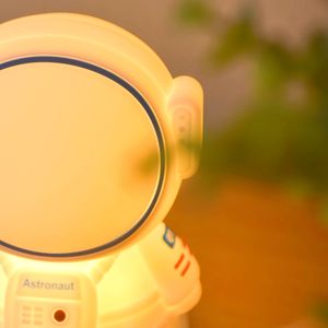 Regalos bonitos para niños, lámpara de <span class=keywords><strong>astronauta</strong></span> recargable, luz nocturna para decoración de habitación de niños pequeños - Product Image 3