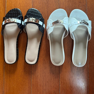 Sandalias Elegantes con Estampado de Cocodrilo para Mujer |   Elegantes Sandalias con Hebilla Dorada |   Sandalias Planas de Verano con Recortes Franceses |   Sandalias de Playa de Lujo - Product Image 3