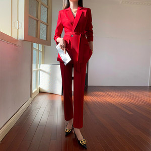 ชุดสูทผู้หญิงสีแดงแบบมืออาชีพ กระดุมเดี่ยว ดีไซน์สายรัดใหม่ สไตล์เรียบหรู สำหรับฤดูใบไม้ผลิและฤดูใบไม้ร่วง เหมาะสำหรับงานศิลปะ - Product Image 3
