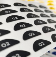 Autocollant de panneau d'étiquette d'avertissement givré noir sérigraphie PC autocollant étanche et étanche à l'humidité