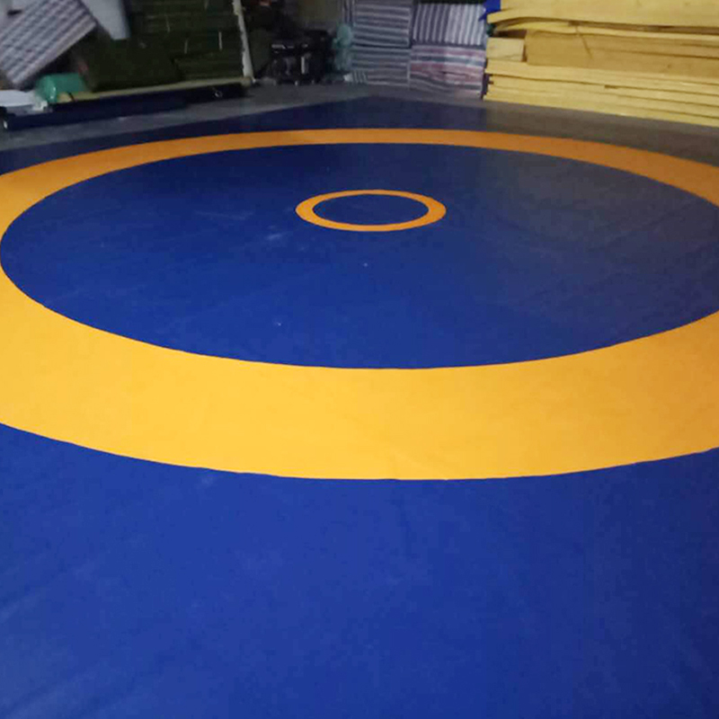 Wrestling mat