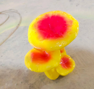 โคมไฟตกแต่งรูปทรงทรัมเป็ตทำจากเรซิ่น พร้อมลวดลายเพ้นท์มือและแสงสีส้มอบอุ่น สำหรับตกแต่งสวนสาธารณะและสวนในบ้าน - Product Image 6