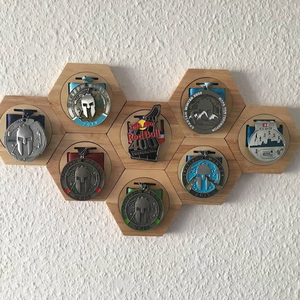Espositore per Medaglie Esagonale in <span class=keywords><strong>Legno</strong></span> a Nido d'Ape, <span class=keywords><strong>Spessore</strong></span> 15mm, Diametro 137mm - Product Image 4