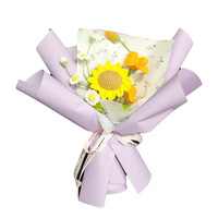 Bouquet de tournesols réalistes au crochet fait main, fleurs tricotées modernes, cadeau de Saint-Valentin, décoration d'intérieur