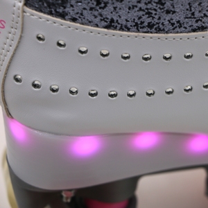 Chaussures de Skate à roulettes blanches, paire de patins scintillants pour filles et femmes - Product Image 4