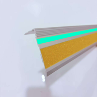 Nouveau nez d'escalier avec bandes lumineuses bleues, protections de bord d'escalier en aluminium, longues protections de bord d'escalier, avec bandes de sable en diamant