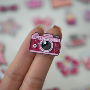 Autocollants pour téléphone en émail dur rose mignon et féminin, motifs pinceau de maquillage, brillant à lèvres, nœud, clapperboard de voyage, avec colle 3M - Product Image 6