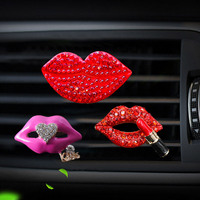 Diffuseur d'aromathérapie de luxe pour voiture, motif lèvres rouges diamantées, à fixation sur grille d'aération, avec capteur de vibration et fonctions d'air frais