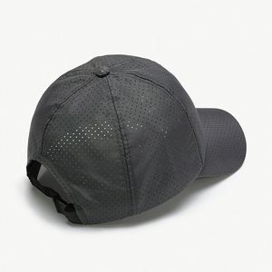 Casquette de baseball unisexe 6 panneaux en polyester/coton, séchage rapide, protection solaire, respirante, motif satiné uni pour l'extérieur - Product Image 4