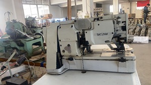Máquinas de Coser Usadas Brother 814 Japonesas, Ojaladora Industrial de Segunda Mano, Maquinaria Textil y de Confección, Sin Piezas Faltantes - Product Image 3