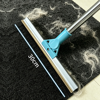 Râteau à poils pour tapis, en promotion, avec long manche en acier inoxydable, outil de dépoussiérage à lame métallique pour poils de chien et de chat sur tapis