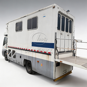 Chariot élévateur pour avions handicapés, monté sur camion, pour le service de levage des passagers handicapés dans les aéroports - Product Image 1