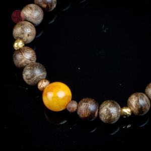 Pulsera de Agarwood Natural para Mujer, Cuentas de 6mm de Aspecto Natural Mezcladas con Ámbar, Joyería Aromática Hecha a Mano - Product Image 2