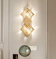 Lampe murale minimaliste en cristal d'acier inoxydable de chambre à coucher de salon de lumière nordique d'hôtel
