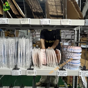 Pembatas Rak Kawat dengan Klip, Mudah Dipasang, Organizer Logam untuk Butik Pakaian, Toko, dan Rak Penyimpanan Industri - Product Image 6