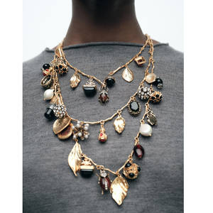 Nouveau collier ras du cou en alliage plaqué argent de haute qualité avec chaîne à maillons en strass en acrylique transparent en forme de coeur pour les anniversaires - Product Image 5