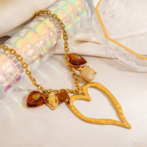 Collar con Colgante de Corazón de Acero Inoxidable, Cadena de Clavícula en Color Oro de 18K, Joyería de Moda con Estilo Multicapa de Amor - Product Image 3