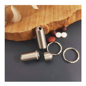 Usine créative 3d porte-clés en métal étui à pilules de voyage personnalisé porte-clés en gros en acier inoxydable mini boîte à pilules en métal porte-clés - Product Image 1