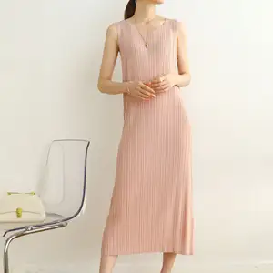 Wholesale custom solid color sleeveless pleated ladies loose plus size casual dresses