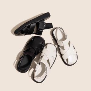 Chaussures imprimées tendance, uniques et de qualité supérieure, faites à la main, en daim et velours antidérapant, pour tous, disponibles en différentes couleurs et tailles. - Product Image 4