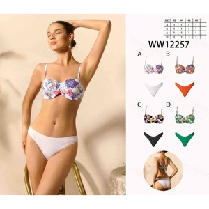 Set bikini taglie forti con stampa floreale, top push-up e slip bianco, costume da bagno WW12257, taglie 42, 44, 46, 48 - Product Image 1