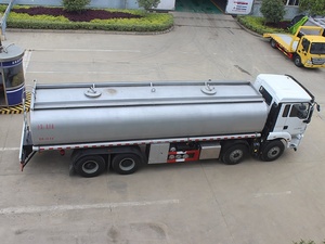 Véhicule de transport de fluide de lavage pour forage pétrolier 30 M3 8X4 - Product Image 5