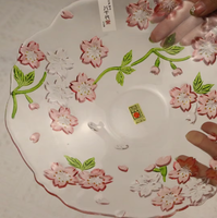 Groothandel op maat gemaakte moderne luxe handgeschilderde Japanse kersenbloesem glazen schaal hamerpatroon kristallen fruitschaal gouden rand
