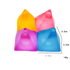 ของเล่นบีบคลายเครียดรูปพีระมิดสามเหลี่ยมขนาด 6.5 ซม. ทำจากมอลโทสและ TPR ของขวัญสำหรับเด็กและผู้ใหญ่ บรรเทาความเหนื่อยล้า - Product Image 2