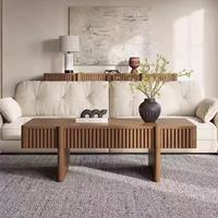Table basse rectangulaire en chêne massif rainuré sur mesure avec tiroir dissimulé et texture côtelée pour hôtel et appartement