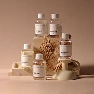 Bouteille en plastique de <span class=keywords><strong>recharge</strong></span> d'huile pour <span class=keywords><strong>diffuseur</strong></span> de roseaux de 100ml avec étiquette personnalisée OEM conception d'huile <span class=keywords><strong>parfum</strong></span>ée facile à verser pour un renouvellement simple des parfums d'intérieur - Product Image 1