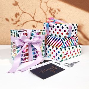 Rouleau de papier d'emballage cadeau métallique en papier brillant de luxe 80g - Product Image 4