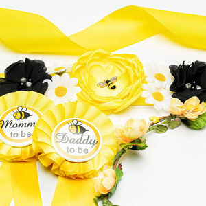 Ceinture de maternité « Future Maman » motif floral jaune, rubans et bretelles en tissu pour décoration de fête prénatale - Product Image 2