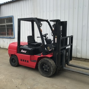 Montacargas Diésel de Segunda Mano de Alta Calidad, Hangzhou 3.5T, Mástil Hidráulico de Dos Etapas, Neumáticos Sólidos, Buen Estado de Funcionamiento - Product Image 6