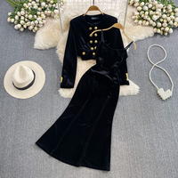 Ensemble élégant de veste courte en velours à col rond et manches longues avec robe sirène cintrée à la taille pour l'automne et l'hiver