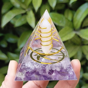 Pyramide de cristal Kogiya en améthyste, pilier blanc en résine époxy, décoration artisanale pour la maison, ornement de bureau - Product Image 1