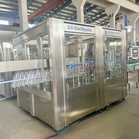 Machine de remplissage de boissons en eau pure trois-en-un automatique haute productivité pour emballages plastiques et en verre – Vente Chine