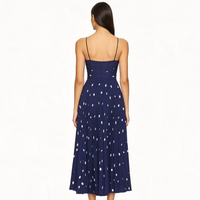 Robe midi plissée à pois bleu marine pour femme, col en V, bretelles spaghetti, jupe fluide, tenue élégante rétro pour l'été, la plage ou les soirées