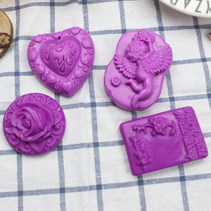 Moule à bougies en silicone sans BPA, à démoulage <span class=keywords><strong>facile</strong></span>, fait <span class=keywords><strong>maison</strong></span>, 4 cavités, formes différentes, cœur/fleur/angle, et moule à savon en silicone - Product Image 4