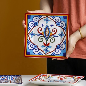 จานเซรามิกวาดลายด้วยมือสไตล์วินเทจ รูปทรงสี่เหลี่ยม ขนาด 8 นิ้ว - Product Image 4