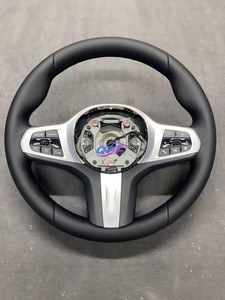 Volante Personalizzato ad Alte Prestazioni per BMW - Finiture in Carbonio e Pulsanti Multifunzione, Guida Urbana Performante e Pendolarismo Quotidiano - Product Image 4