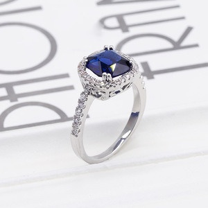Anello Minimalista alla Moda, Design Elegante e Semplice, Gioiello da Donna per Uso Quotidiano - Product Image 4
