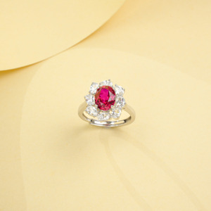 Anillo de Rubí y Diamantes de Lujo Discreto, Brillo Transparente, Artesanía Exquisita, Estilo de Lujo Discreto, Versátil para Toda Ocasión - Product Image 2