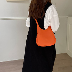 Bolso bandolera naranja con hebilla magnética, bolso de mensajero a la moda para mujer, estilo informal de verano para ir al trabajo - Product Image 1