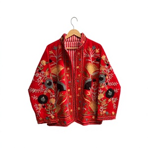 Veste rouge brodée à la main à motifs floraux pour femme, col mandarin, manches longues, style automne, manteau chic prairie - Product Image 1