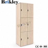 Casier Brikley moderne en HPL 12 mm à effet bois pour salle de sport ou étudiants, démontable et assemblé avec une structure en stratifié compact