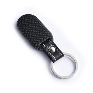 Bán buôn số lượng lớn thương hiệu xe màu đen kim loại sợi carbon da Keychain với biểu tượng tùy chỉnh - Product Image 6
