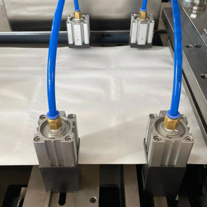 Calentamiento automático del abdomen Calentador de manos transdérmico Alivio del <span class=keywords><strong>dolor</strong></span> Rodilla redonda Parches de prensa de calor Máquina para hacer parches - Product Image 4