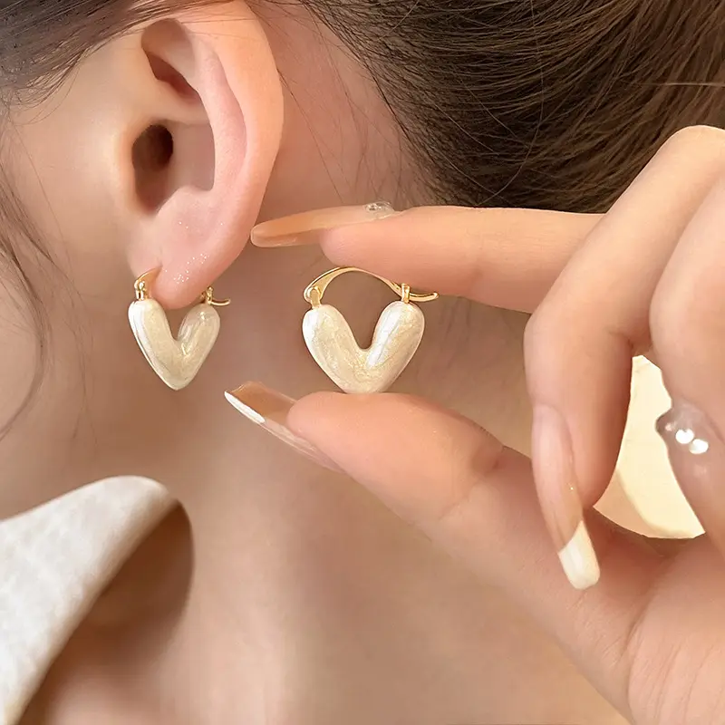 Boucles d'oreilles créoles à la mode pour femmes