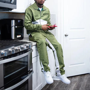 Ensemble <span class=keywords><strong>Survetement</strong></span> Homme de Course Coupe-Vent en Nylon, Deux Pièces, Design Tendance avec Logo Personnalisé, Pantalon Jogger et Veste Coupe-Vent 100% Nylon - Product Image 2