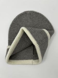 Gorro de Punto con Rayas en Contraste, Logotipo Bordado en 3D, Unisex, Cálido, Invernal, Informal, Gorro de Calavera - Product Image 3